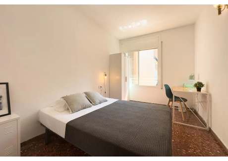 Mieszkanie do wynajęcia - Carrer de la Mare de Déu del Carmel Barcelona, Hiszpania, 91 m², 725 USD (2870 PLN), NET-90219322