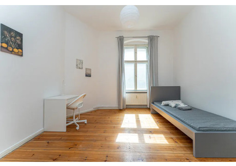 Mieszkanie do wynajęcia - Gabriel-Max-Straße Berlin, Niemcy, 68 m², 828 USD (3322 PLN), NET-90211600