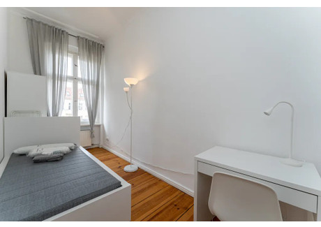 Mieszkanie do wynajęcia - Boxhagener Straße Berlin, Niemcy, 60 m², 694 USD (2663 PLN), NET-90212159