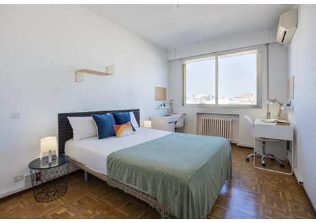 Mieszkanie do wynajęcia - Calle de Orense Madrid, Hiszpania, 186 m², 935 USD (3682 PLN), NET-90213541