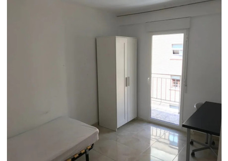 Mieszkanie do wynajęcia - Calle Jacomart Valencia, Hiszpania, 100 m², 354 USD (1421 PLN), NET-90213677