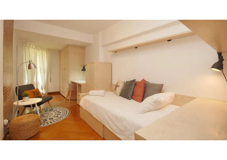 Mieszkanie do wynajęcia - Carrer de Wellington Barcelona, Hiszpania, 124 m², 922 USD (3853 PLN), NET-90213736