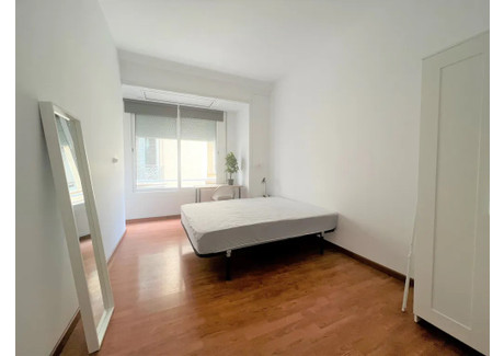 Mieszkanie do wynajęcia - Carrer de Muntaner Barcelona, Hiszpania, 400 m², 773 USD (3209 PLN), NET-90225636