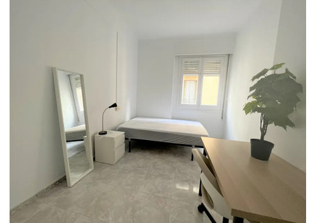 Mieszkanie do wynajęcia - Carrer de Muntaner Barcelona, Hiszpania, 400 m², 739 USD (3089 PLN), NET-90227687