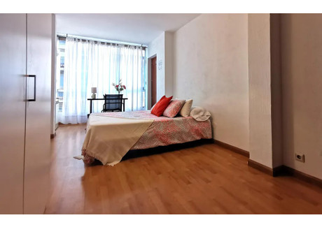 Mieszkanie do wynajęcia - Calle de Francisco Silvela Madrid, Hiszpania, 200 m², 617 USD (2529 PLN), NET-90227926