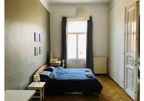 Mieszkanie do wynajęcia - Bezerédj utca Budapest, Węgry, 18 m², 580 USD (2372 PLN), NET-90229694