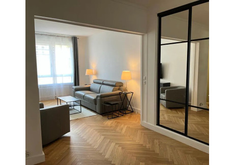 Mieszkanie do wynajęcia - Rue Mesnil Paris, Francja, 68 m², 6131 USD (23 543 PLN), NET-90223767