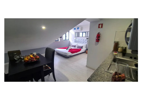 Mieszkanie do wynajęcia - Rua de Santa Catarina Porto, Portugalia, 35 m², 1248 USD (5178 PLN), NET-90234667