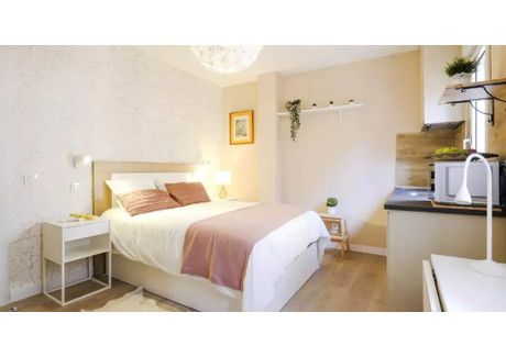 Mieszkanie do wynajęcia - Calle de Rosa de Silva Madrid, Hiszpania, 220 m², 811 USD (3270 PLN), NET-90235885