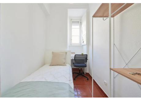 Mieszkanie do wynajęcia - Rua Actor Vale Lisbon, Portugalia, 100 m², 417 USD (1742 PLN), NET-90237253