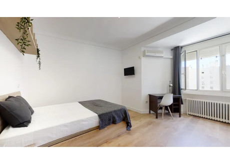 Dom do wynajęcia - Calle de Zurbano Madrid, Hiszpania, 18 m², 781 USD (3196 PLN), NET-90237656