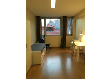 Mieszkanie do wynajęcia - Rua das Oliveiras Porto, Portugalia, 25 m², 847 USD (3464 PLN), NET-90237807