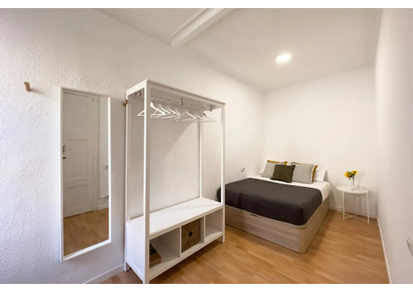 Mieszkanie do wynajęcia - Carrer Nou de la Rambla Barcelona, Hiszpania, 80 m², 594 USD (2392 PLN), NET-90237997