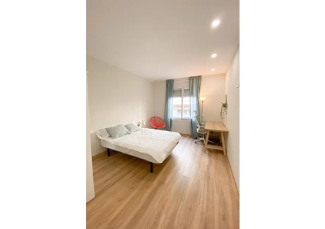 Mieszkanie do wynajęcia - Carrer de la Riera de Sant Miquel Barcelona, Hiszpania, 150 m², 932 USD (3866 PLN), NET-90230611