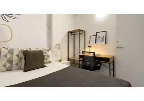 Mieszkanie do wynajęcia - Carrer de Roger de Llúria Barcelona, Hiszpania, 98 m², 656 USD (2684 PLN), NET-90231643