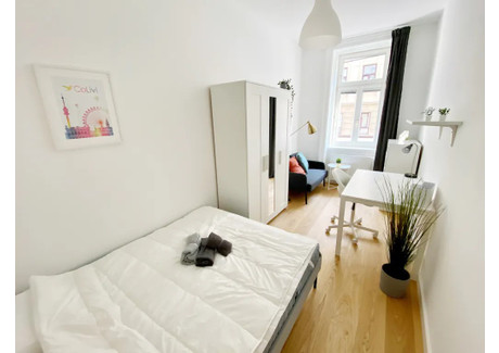 Mieszkanie do wynajęcia - Neustiftgasse Vienna, Austria, 53 m², 697 USD (2745 PLN), NET-90231786