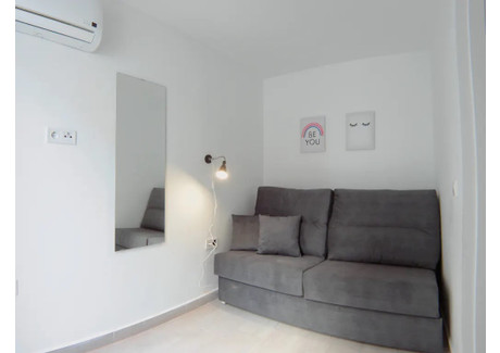 Mieszkanie do wynajęcia - Calle de Rodrigo Uhagón Madrid, Hiszpania, 18 m², 764 USD (3063 PLN), NET-90246864