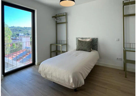 Mieszkanie do wynajęcia - Rua Abel Botelho Lisbon, Portugalia, 140 m², 722 USD (2960 PLN), NET-90248094