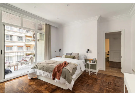 Mieszkanie do wynajęcia - Carrer de Balmes Barcelona, Hiszpania, 200 m², 969 USD (4050 PLN), NET-90250174