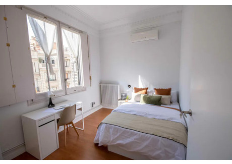 Mieszkanie do wynajęcia - Carrer de Balmes Barcelona, Hiszpania, 200 m², 806 USD (3151 PLN), NET-90250745