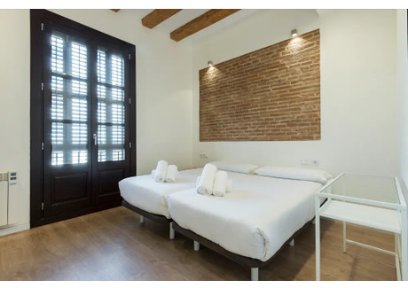 Mieszkanie do wynajęcia - Carrer de Pelai Barcelona, Hiszpania, 70 m², 3325 USD (13 399 PLN), NET-90652314
