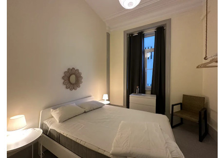 Mieszkanie do wynajęcia - Rua Braamcamp Lisbon, Portugalia, 300 m², 773 USD (3210 PLN), NET-90652522