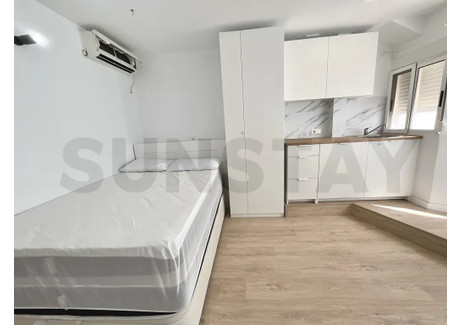 Mieszkanie do wynajęcia - Calle Jerónimo de Montsoriu Valencia, Hiszpania, 20 m², 911 USD (3589 PLN), NET-90743047