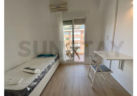 Mieszkanie do wynajęcia - Calle Jerónimo de Montsoriu Valencia, Hiszpania, 20 m², 769 USD (3006 PLN), NET-90743049