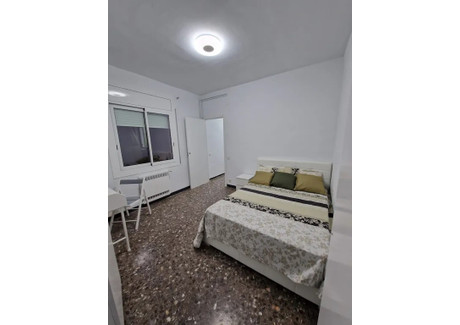 Mieszkanie do wynajęcia - Carrer de la Mare de Déu de la Salut Barcelona, Hiszpania, 130 m², 762 USD (3064 PLN), NET-90935070