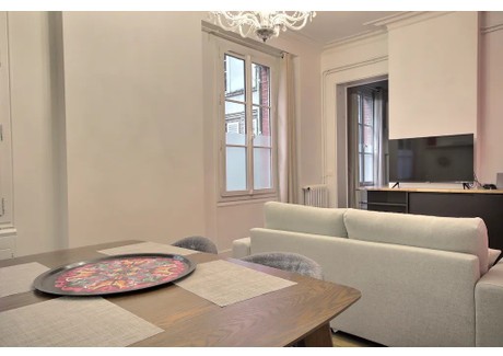 Mieszkanie do wynajęcia - Rue Rodier Paris, Francja, 62 m², 3430 USD (13 273 PLN), NET-91089597