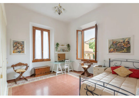 Mieszkanie do wynajęcia - Viale dei Cadorna Florence, Włochy, 90 m², 785 USD (3210 PLN), NET-91113237