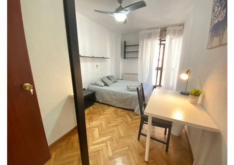 Mieszkanie do wynajęcia - Calle de Simancas Madrid, Hiszpania, 120 m², 654 USD (2623 PLN), NET-91519367