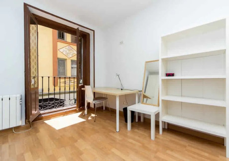 Mieszkanie do wynajęcia - Calle de Embajadores Madrid, Hiszpania, 150 m², 676 USD (2725 PLN), NET-91642586