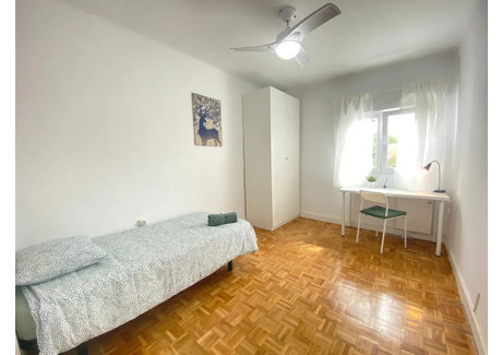 Mieszkanie do wynajęcia - Calle de Nuestra Señora del Perpetuo Socorro Madrid, Hiszpania, 110 m², 435 USD (1714 PLN), NET-92106775