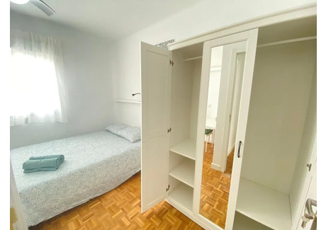 Mieszkanie do wynajęcia - Calle de Nuestra Señora del Perpetuo Socorro Madrid, Hiszpania, 110 m², 659 USD (2576 PLN), NET-92106958