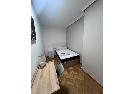 Mieszkanie do wynajęcia - Calle de Caleruega Madrid, Hiszpania, 160 m², 477 USD (1836 PLN), NET-93308142