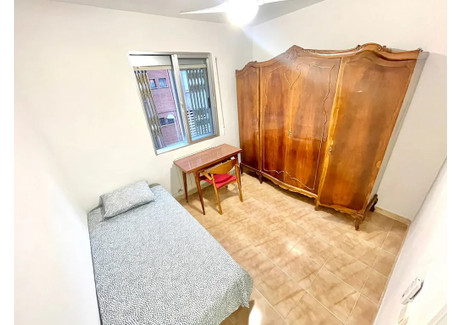 Dom do wynajęcia - Calle de Hornachos Madrid, Hiszpania, 80 m², 333 USD (1364 PLN), NET-93899397