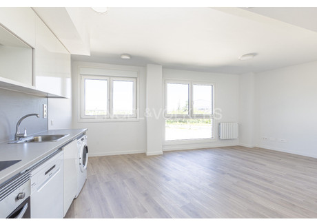 Mieszkanie do wynajęcia - Madrid, Hiszpania, 62 m², 1456 USD (5591 PLN), NET-97884510