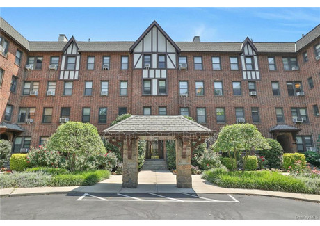 Mieszkanie na sprzedaż - 240 Bronxville Road #B3, Westchester, NY Bronxville, Usa, 78,97 m², 279 999 USD (1 072 396 PLN), NET-99340859