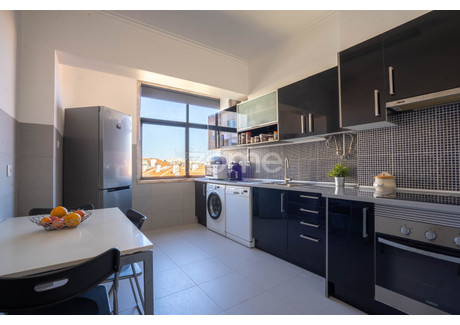 Mieszkanie na sprzedaż - Amadora, Portugalia, 62 m², 219 812 USD (841 880 PLN), NET-98046941