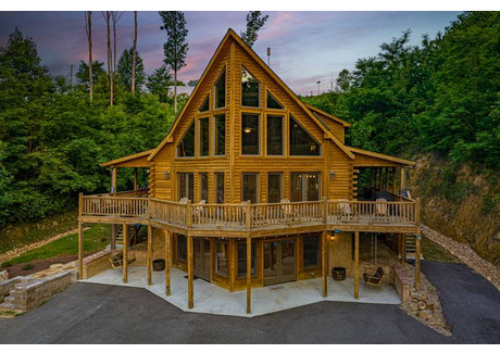 Dom na sprzedaż - 761 Village Loop Rd Bear Mountain Chalet, Sevier, TN Gatlinburg, Usa, 338,54 m², 1 939 900 USD (7 585 009 PLN), NET-97448813