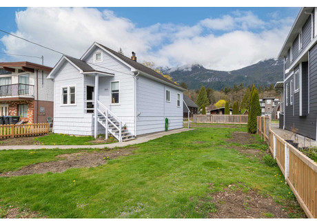 Dom na sprzedaż - 38023 FIFTH AVENUE Squamish, Kanada, 102,56 m², 1 005 044 USD (3 939 771 PLN), NET-101127222