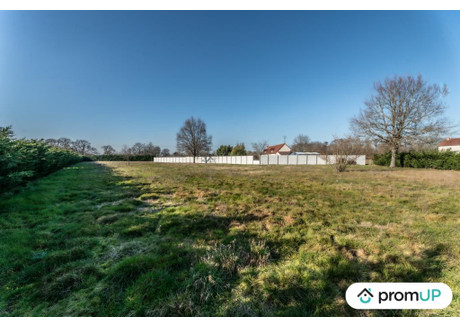 Działka na sprzedaż - Vierzon, Francja, 683 m², 47 667 USD (183 042 PLN), NET-88240167