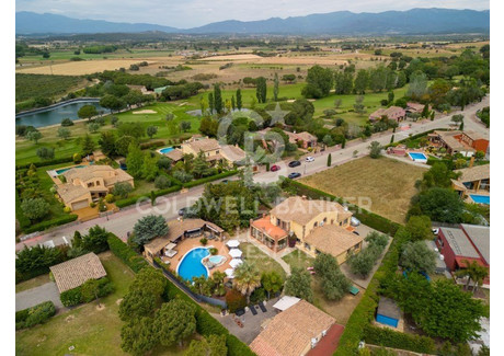 Dom na sprzedaż - Girona, Peralada, Club de Golf Peralada, Urbanització Girona, Peralada Peralada, Hiszpania, 545,99 m², 2 560 078 USD (9 830 699 PLN), NET-88876745