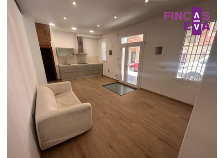 Mieszkanie na sprzedaż - 7 Carrer de Sant Elm Barcelona, Barcelona, Hiszpania, 65 m², 243 360 USD (932 070 PLN), NET-98243151