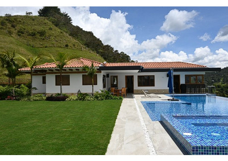 Dom na sprzedaż - 3HC9+J7, Rionegro, Antioquia, Colombia Rionegro, Kolumbia, 415 m², 569 147 USD (2 361 959 PLN), NET-102281696