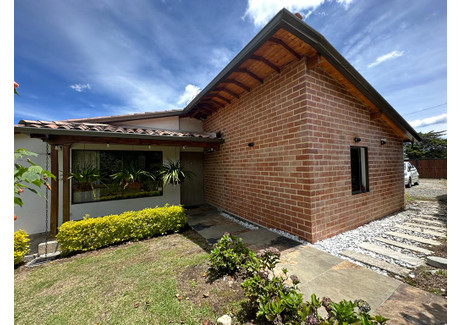 Dom na sprzedaż - Cra. 17a #21-40, Retiro, Antioquia, Colombia El Retiro, Kolumbia, 300 m², 408 814 USD (1 696 577 PLN), NET-102312097