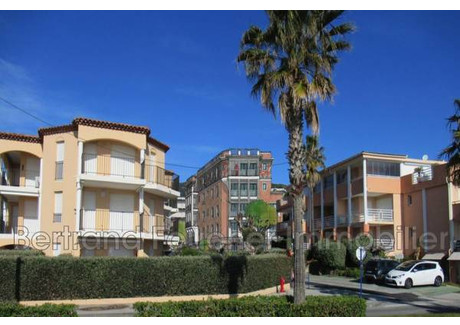 Mieszkanie na sprzedaż - Cavalaire-Sur-Mer, Francja, 81 m², 799 680 USD (3 270 690 PLN), NET-101772825