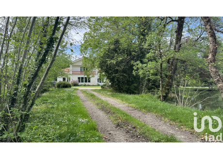 Dom na sprzedaż - Barbezieux-Saint-Hilaire, Francja, 174 m², 207 271 USD (860 175 PLN), NET-96773433