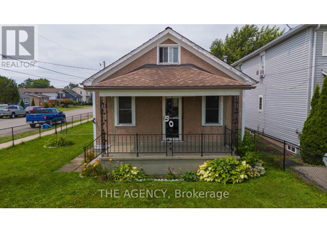 Dom na sprzedaż - 50 Elizabeth Street Port Colborne, Kanada, 102 m², 278 144 USD (1 090 326 PLN), NET-100812061